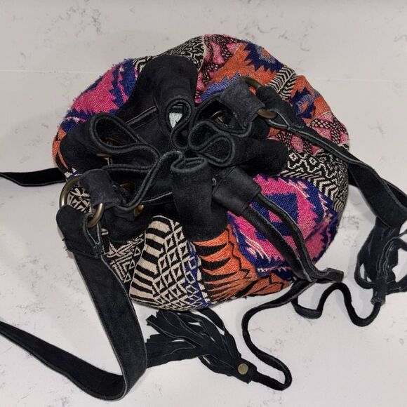 Forever 21 boho crossbody bucket bag Peruvian Aztec style multi colored. - Picture 7 of 12